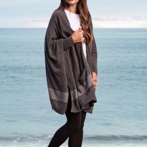 BareFoot Dreams Cliffside Cozychic Lite Cardigan Travel Wrap Size OS